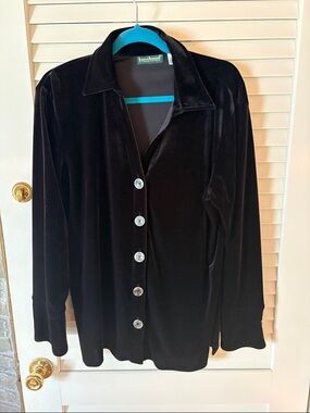 Harve Benard by Benard Holtzman 
 Black Velvet Button-Front Shirt vintage